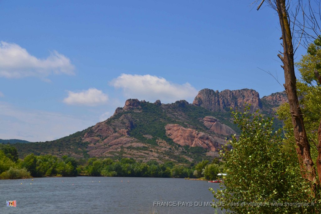 Lac Arena 16 juin 2013 19.JPG - Le lac Arena et le rocher de Rquebrune sur Argens. 16 juin 2013